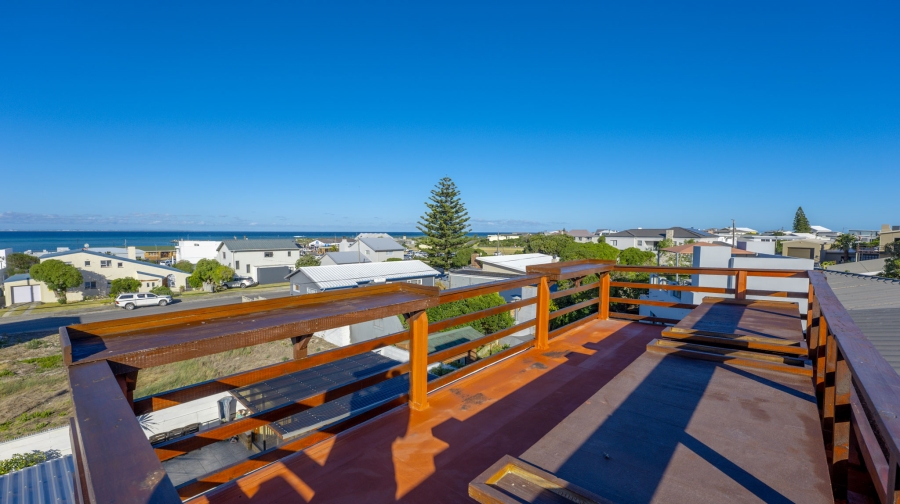 6 Bedroom Property for Sale in Struisbaai Western Cape